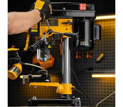Станок сверлильный DDM-350L, 350 Вт, 13 мм, 5 ск., лазер, настольный Denzel Станок сверлильный DDM-350L, 350 Вт, 13 мм, 5 ск., лазер, настольный Denzel