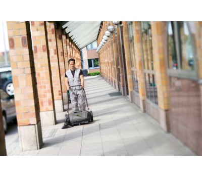 Подметальная машина Karcher KM 70/15 C