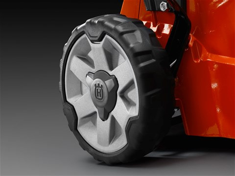 Алюминиевые диски и резиновые покрышки